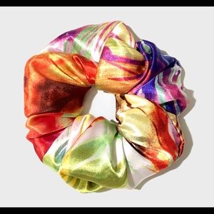 ✨ HOST PICK🌈 3 Pack RAINBOW SATIN Hair-tie SCRUNCHIES